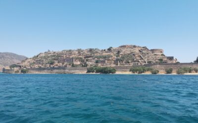 Roadtrip okolo Kréty: Den 2. – Lemuři, Lepra a Potopené město